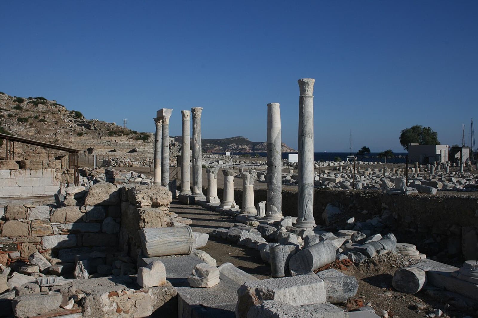 Datça'da Gezilecek Yakın Yerler: Koylar, Eski Datça ve Knidos